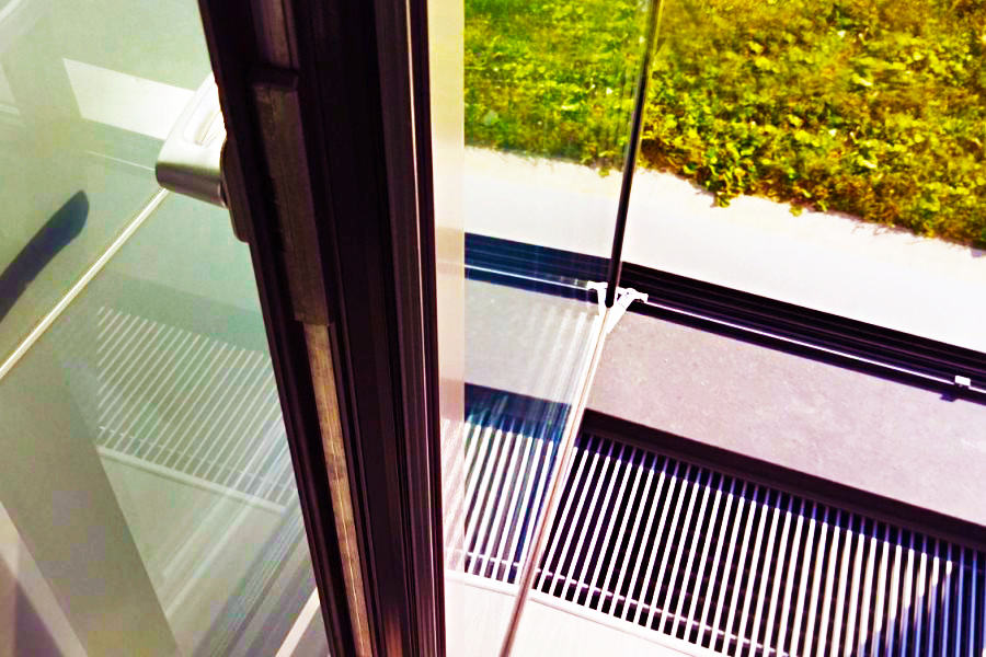 Ограничитель открывания алюминиевого окна (двери) с тормозом | Комфорт .